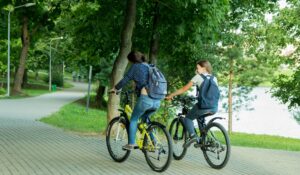 ragazze in bicicletta