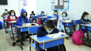 Rapporto Giorgio Rota 2021 - una classe di bambini a scuola studia - Scuola Dad