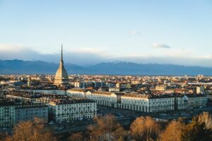 Torino vista dall'alto. Immagine di copertina dell'articolo di Secondo Welfare "Il welfare locale che cambia Torino Solidale e il Reddito Alimentare"