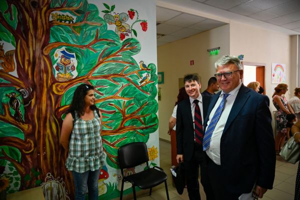 Il commissario UE Nicolas Schmit in visita al centro di sviluppo dell'imprenditoria sociale di Plovdiv, in Bulgaria. Foto: Unione Europea