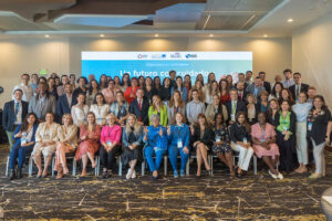 Foto di gruppo del non incontro di RedCuidrad sull'assistenza agli anziani non autosufficienti in America Latina e Caraibi