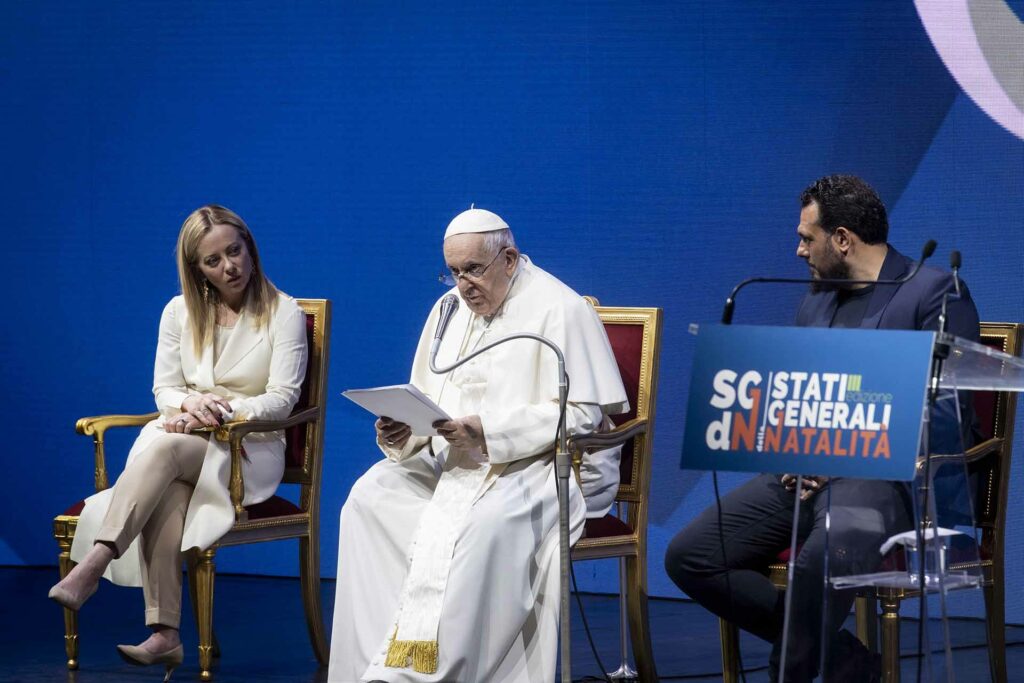Giorgia Meloni e Papa Francesco agli Stati generali della natalità 2023 - Foto: statigeneralidellanatalita.it
