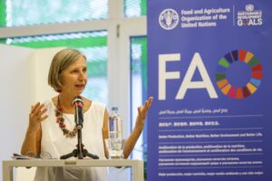 Foto di Anne Kepple della FAO. Immagine di copertina di un articolo di Percorsi di secondo welfare sulla povertà alimentare negli adolescenti con un'intervista a Anne Kepple.