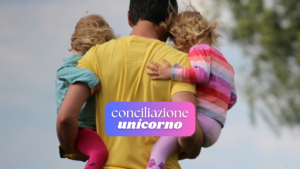 padre con in braccio le figlie. Immagine di copertina di un articolo di Percorsi di secondo welfare sulla conciliazione vita-lavoro dal punto di vista dei papà.