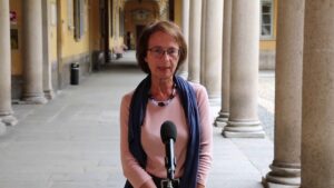 Foto di Enrica Chiappero. Immagine di copertina di un articolo di Percorsi di secondo welfare sulla povertà alimentare nell'ambito del progetto di ricerca DisPARI.