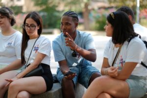 Un momento del terzo camp estivo del programma "Bella Storia. La tua" svoltosi a Caserta nel luglio 2025. Fonte: Fondazione Unipolis.
