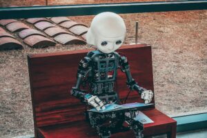 Un robot che legge delle istruzioni. Immagine di copertina di un articolo di Giorgio Merlo pubblicato da Percorsi di secondo welfare sull’intelligenza artificiale ed i modelli operativi della programmazione sociale