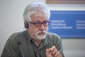 Carlo Cafiero. Immagine di copertina di un articolo di Percorsi di Secondo Welfare con l'intervista a Carlo Cafiero su come misurare la povertà alimentare nell'ambito del progetto DisPARI