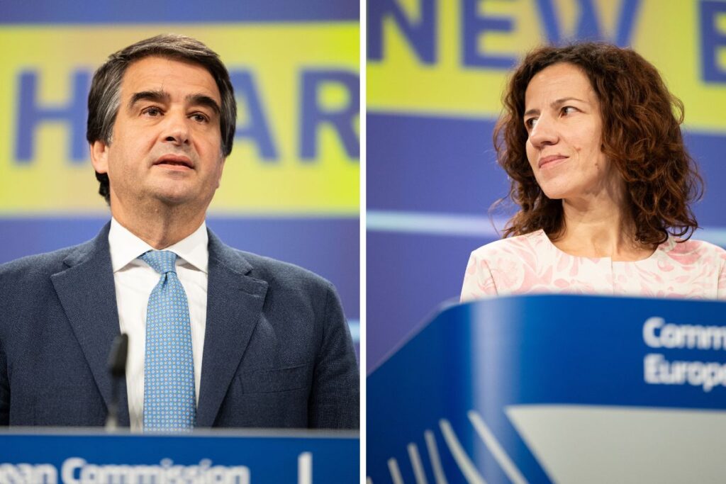 A sinistra, Raffaele Fitto. A destra, Roxana Mînzatu Foto: Unione Europea, 2025