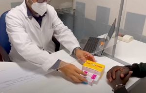 Immagine di copertina di un articolo di Percorsi di Secondo Welfare sul 12° Rapporto sulla povertà sanitaria di Banco Farmaceutico.