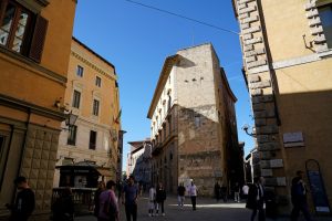 Una veduta di Siena. Immagine di copertina di un articolo di Percorsi di Secondo Welfare sul progetto "Welfare aziendale a filiera corta" realizzato insieme a Fondazione MPS