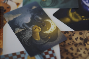 Una delle carte del gioco da tavolo "Dixit" usate in uno dei momenti di costruzione collettiva di significati dell'evento finale della Comunità di Pratica del progetto Non Profit Digital Leaders. Font: Social Techno