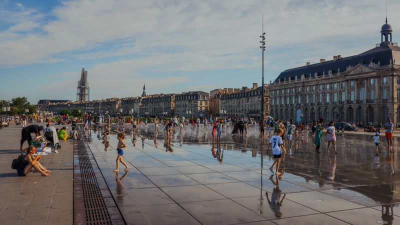Una piazza di Bordeaux, in Francia - TBD Traveller, pexels.com